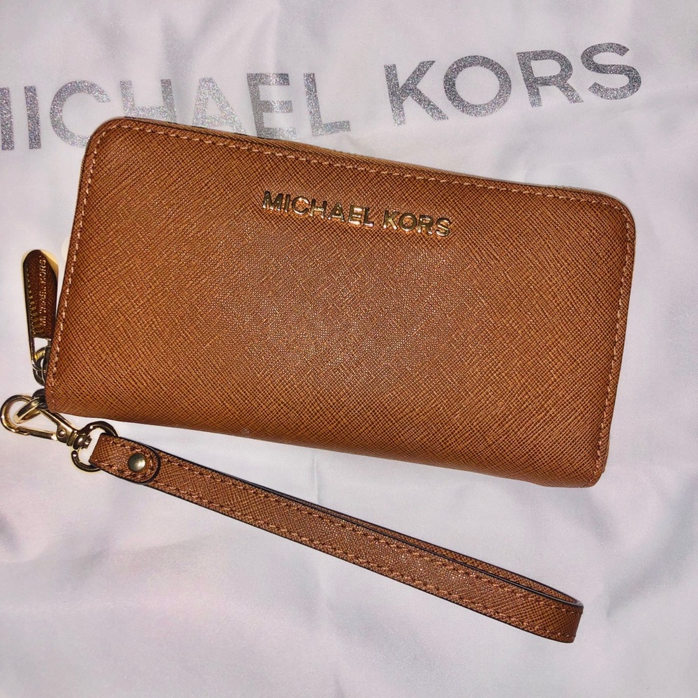 (Sold) Michael Kors Jet Set Wallet Tan